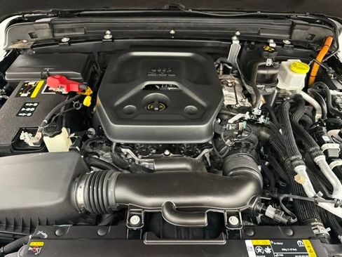 Used 2023 Jeep Wrangler Unlimited Rubicon 4xe AWD/4WD image 29