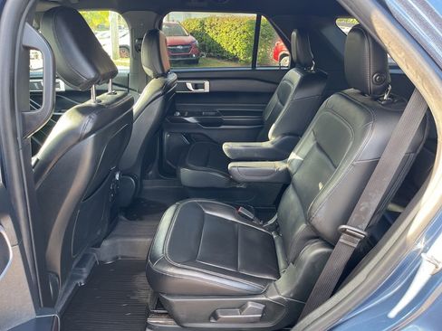 Used 2020 Ford Explorer XLT w/ Equipment Group 202A image 11