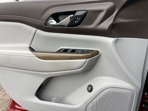 Used 2023 GMC Acadia SLE w/ Driver Convenience Package image 17