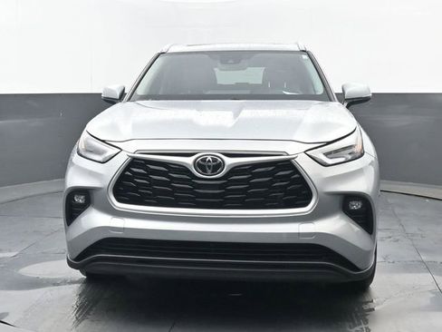 Used 2024 Toyota Highlander XLE FWD image 23