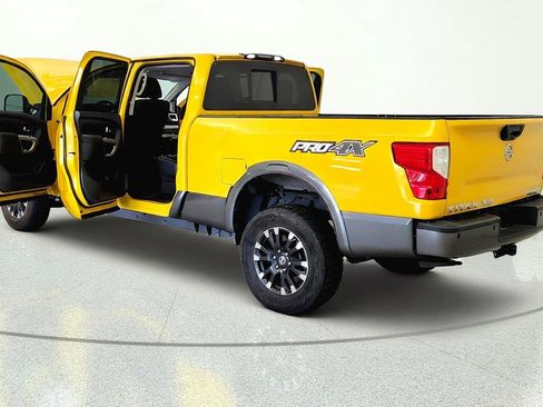 Used 2017 Nissan Titan PRO-4X w/ Pro-4x Convenience Package AWD/4WD image 10