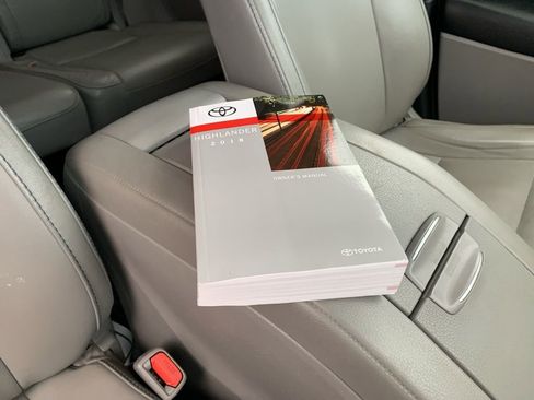 Used 2018 Toyota Highlander XLE image 33