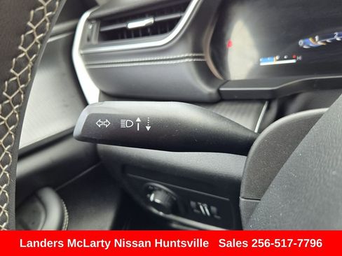 Used 2023 Jeep Grand Cherokee Laredo image 27