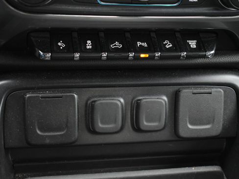 Used 2019 Chevrolet Silverado 3500 LTZ image 31