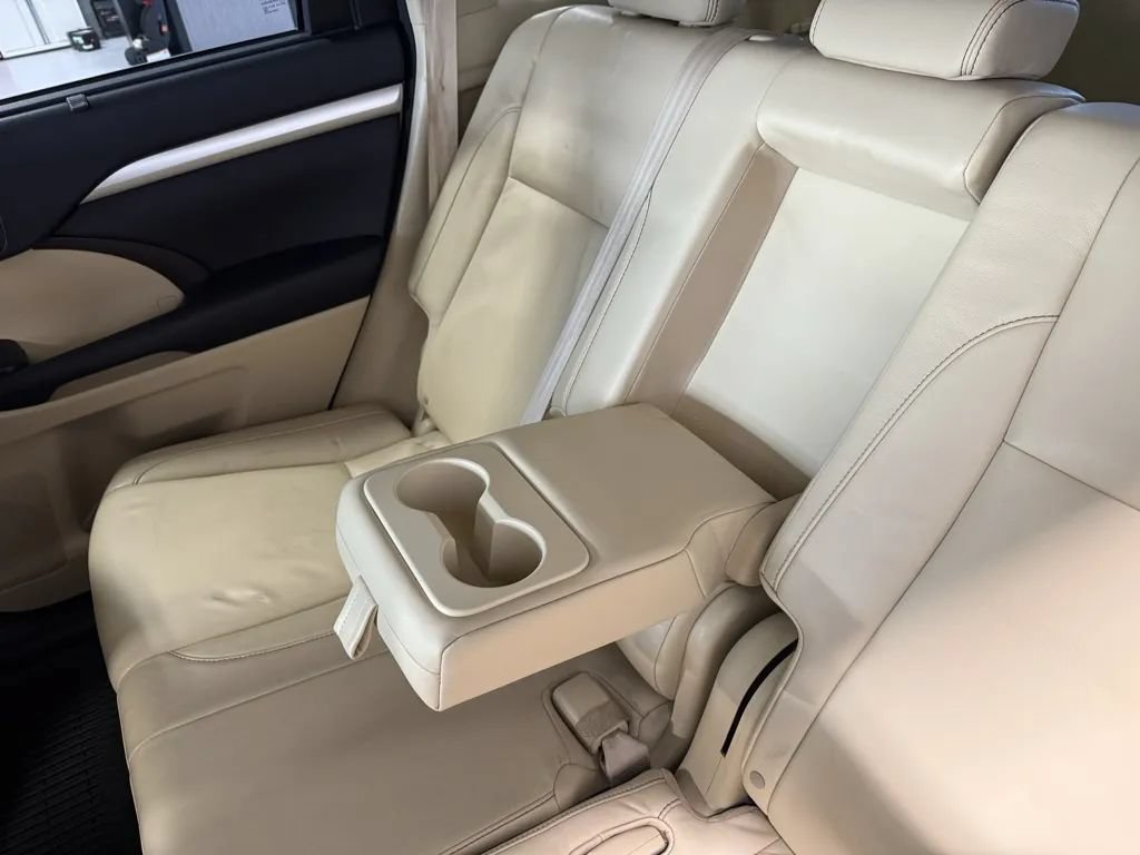 Used 2015 Toyota Highlander XLE AWD/4WD image 33