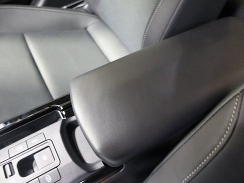 New 2026 Toyota Prius Plug-In Hybrid FWD image 33