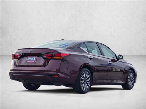 Used 2025 Nissan Altima 2.5 SV FWD image 5