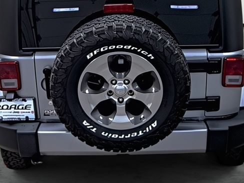 Used 2018 Jeep Wrangler Unlimited Sahara image 11