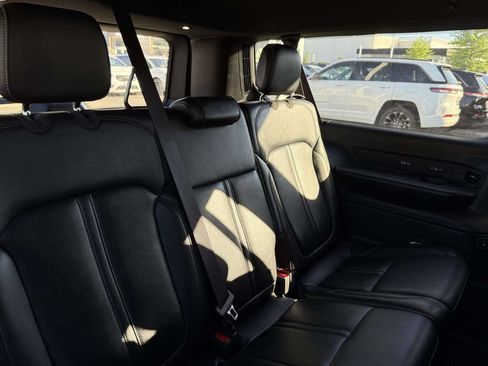 Certified 2024 Jeep Wagoneer L Series II w/ Flexible Seating Group AWD/4WD image 16