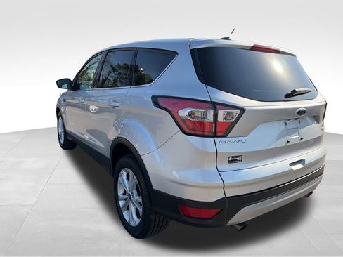 Used 2017 Ford Escape SE image 3