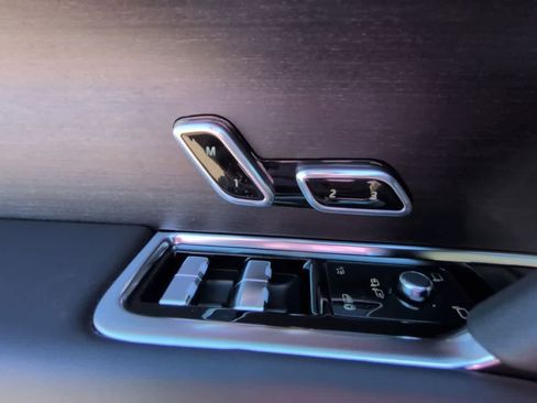 New 2026 Land Rover Range Rover Long Wheelbase SE AWD/4WD image 17