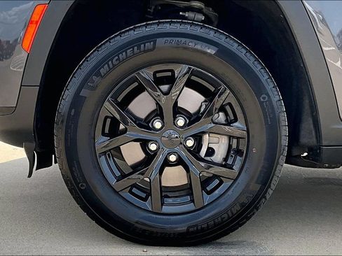 Used 2024 Jeep Grand Cherokee L Altitude AWD/4WD image 9