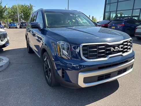 Used 2023 Kia Telluride S w/ S Sunroof Package FWD image 1