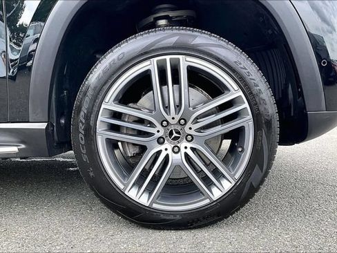 Used 2026 Mercedes-Benz GLS 450 4MATIC image 9