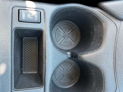 Used 2019 Nissan Rogue SV image 18