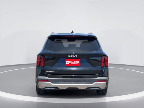 Used 2025 Kia Sorento S w/ Panoramic Sunroof Package FWD image 5