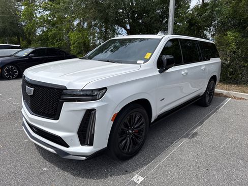 Used 2023 Cadillac Escalade ESV V image 2