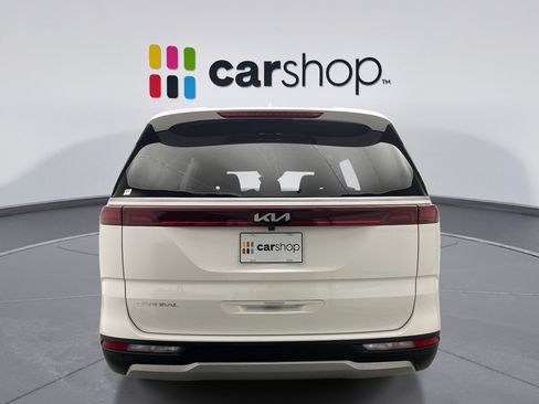 Used 2024 Kia Carnival LX FWD image 4