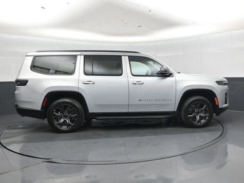 Used 2026 Jeep Grand Wagoneer Limited AWD/4WD image 2