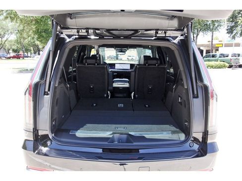 Used 2026 Cadillac Escalade Luxury AWD/4WD image 30