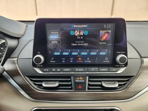 Used 2025 Nissan Altima 2.5 SV FWD image 16