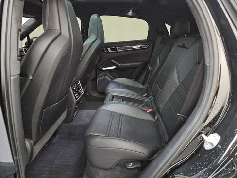 Used 2023 Porsche Cayenne Turbo AWD/4WD image 16
