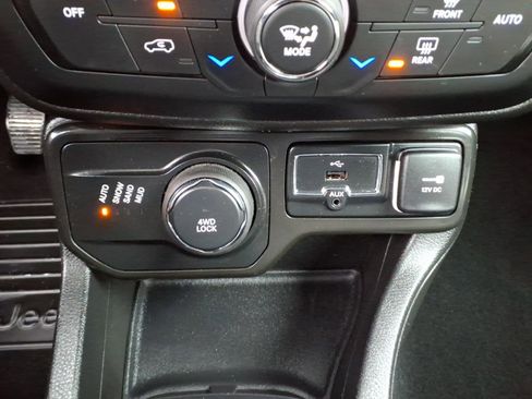 Certified 2018 Jeep Renegade Altitude w/ Safety & Security Group image 19