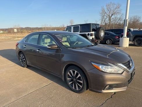 Used 2016 Nissan Altima 2.5 SV w/ Convenience Package image 1