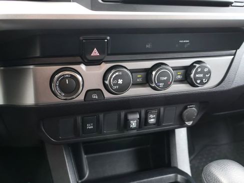 Used 2019 Toyota Tacoma SR5 AWD/4WD image 12