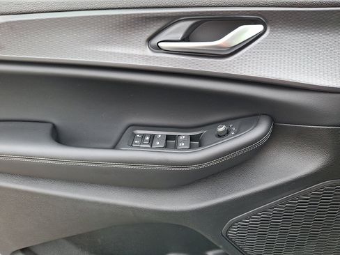 Used 2024 Jeep Grand Cherokee Altitude image 12