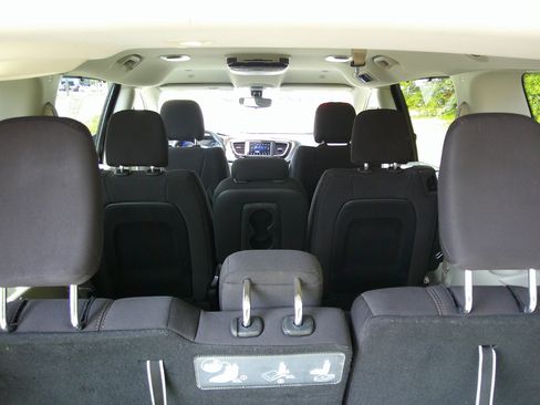 Used 2018 Chrysler Pacifica Touring Plus w/ Tire & Wheel Group image 13