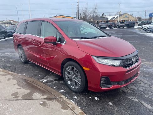 New 2026 Honda Odyssey Touring image 4