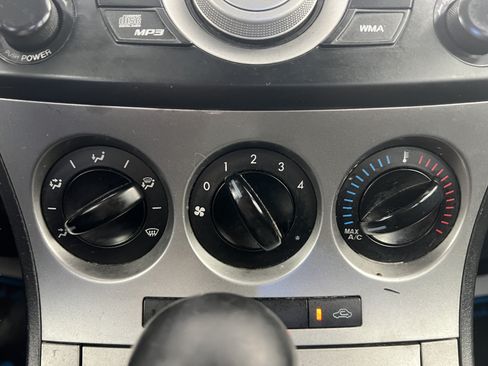 Used 2010 MAZDA MAZDA3 i Touring FWD image 20