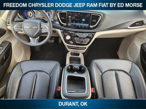 Used 2024 Chrysler Pacifica Touring-L image 19