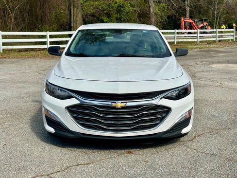 Used 2022 Chevrolet Malibu LS image 2