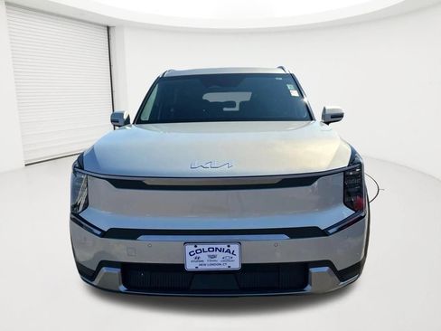 Used 2024 Kia EV9 Wind image 2