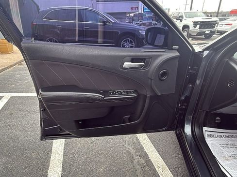Used 2019 Dodge Charger SXT w/ Blacktop Package image 9