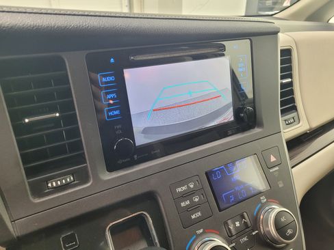 Used 2016 Toyota Sienna XLE w/ XLE Navigation Package FWD image 25