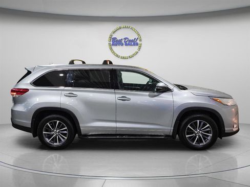 Used 2018 Toyota Highlander XLE AWD/4WD image 7