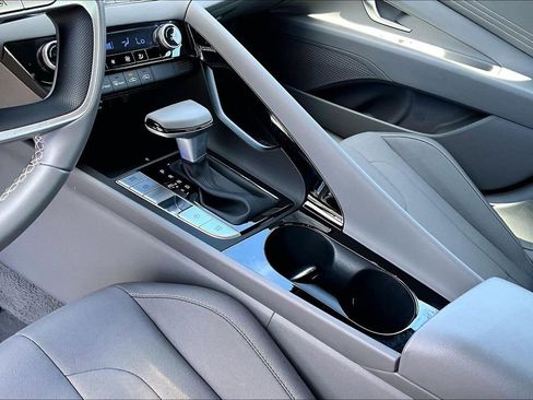 Certified 2025 Hyundai Elantra SEL image 10