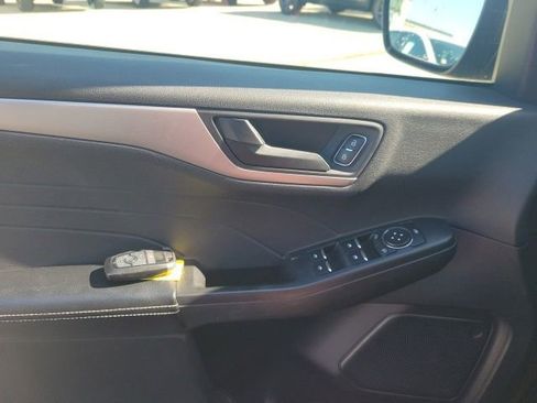 Used 2022 Ford Escape SE w/ Convenience Package image 12