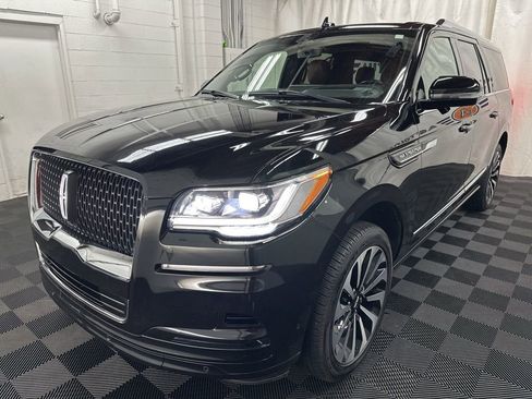 Used 2023 Lincoln Navigator L Reserve AWD/4WD image 4
