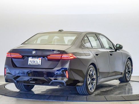 Used 2026 BMW 530i w/ M Sport Package image 5