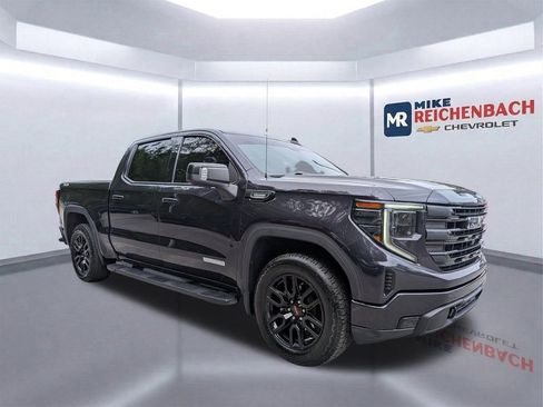 Used 2022 GMC Sierra 1500 Elevation w/ Elevation Premium Package AWD/4WD image 2