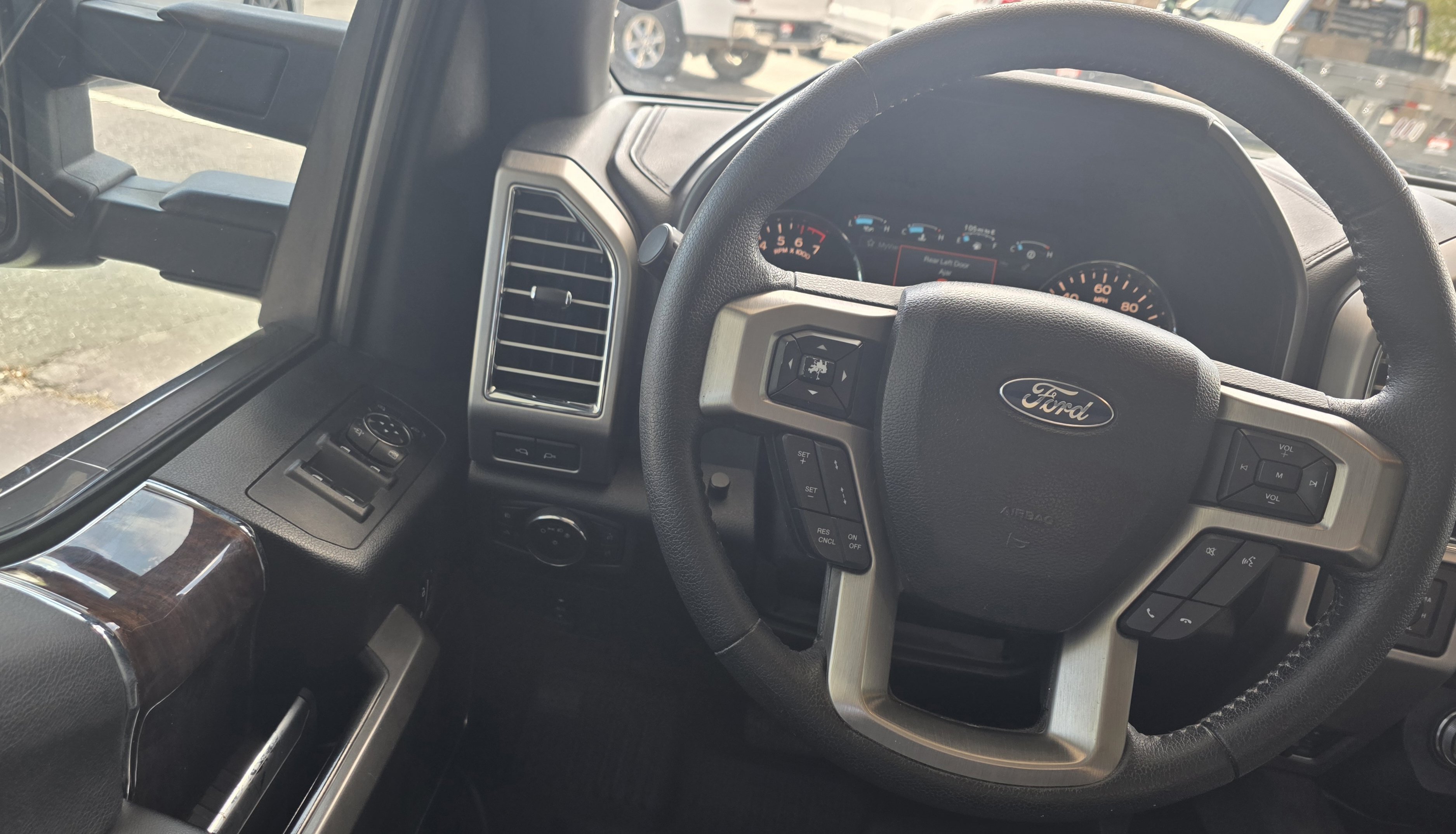 Used 2015 Ford F150 Platinum w/ Equipment Group 701A Luxury AWD/4WD image 19