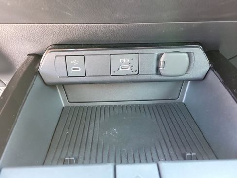 Used 2025 Toyota Prius LE FWD image 13