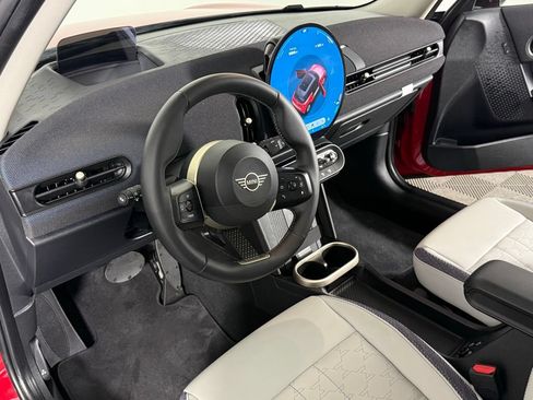 Certified 2025 MINI Cooper 2-Door Hardtop FWD image 9