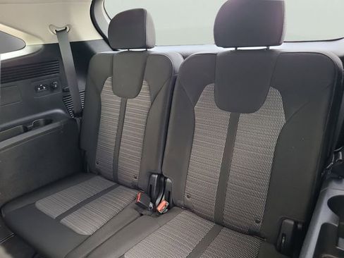 Used 2023 Kia Sorento LX image 11