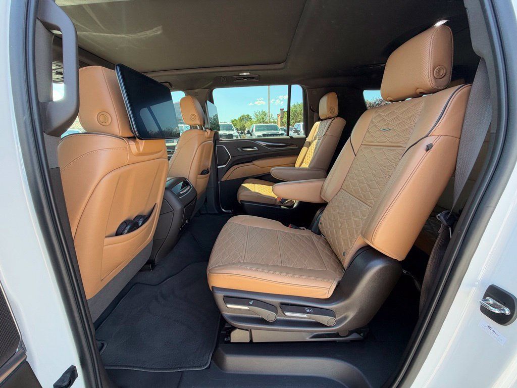Used 2022 Cadillac Escalade ESV Sport w/ Touring Package AWD/4WD image 23