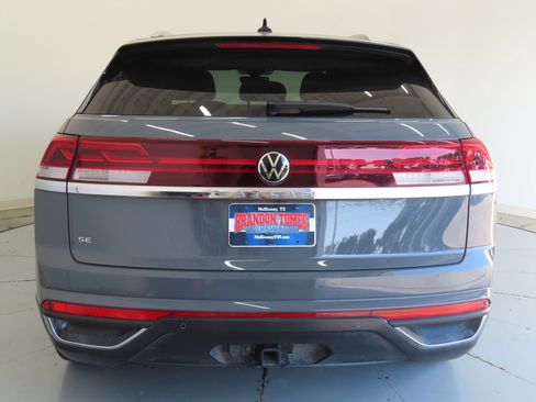 Used 2024 Volkswagen Atlas Cross Sport SE FWD image 4